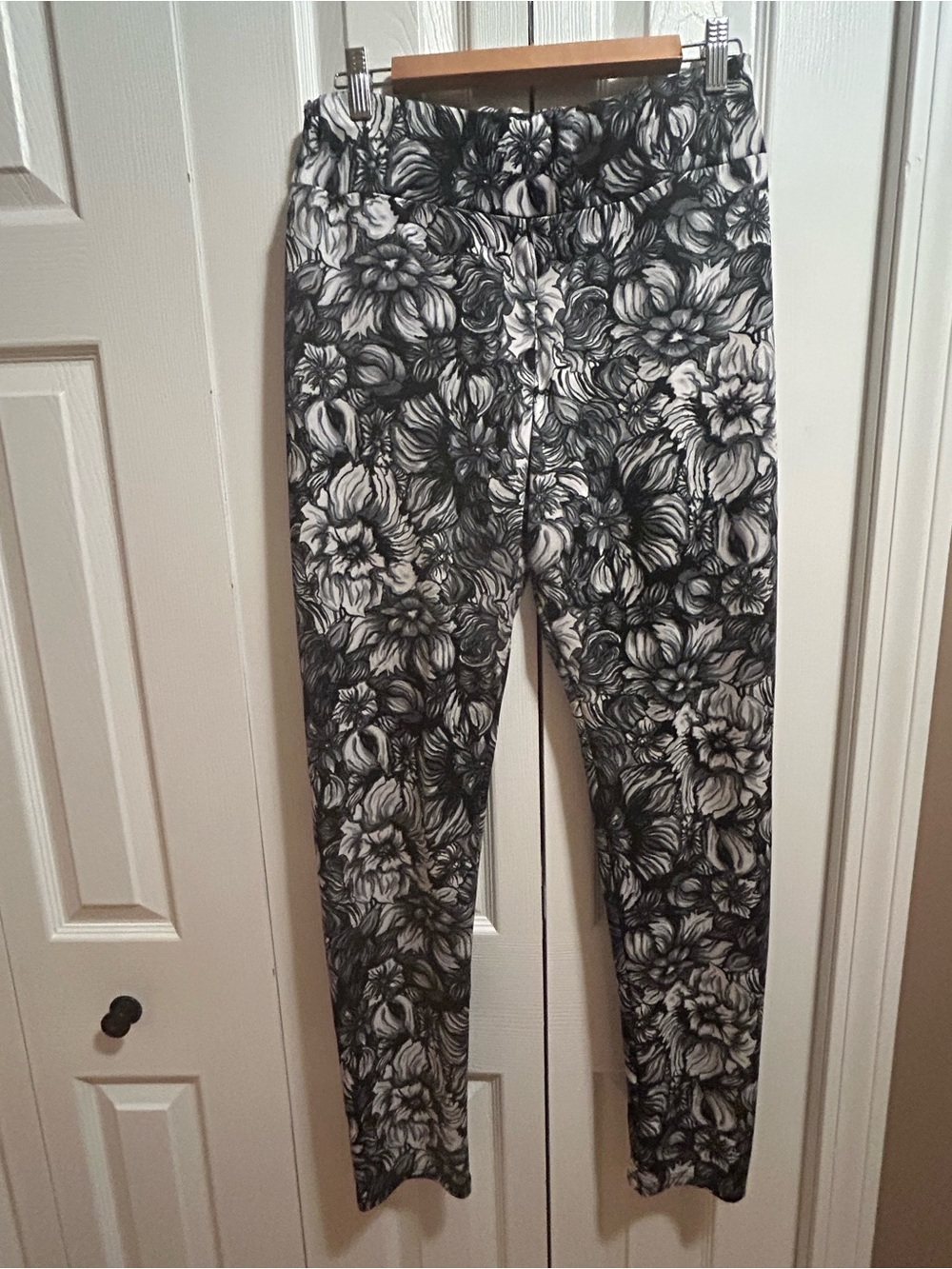 Nicki Minaj Black & White Floral Skinny Pants